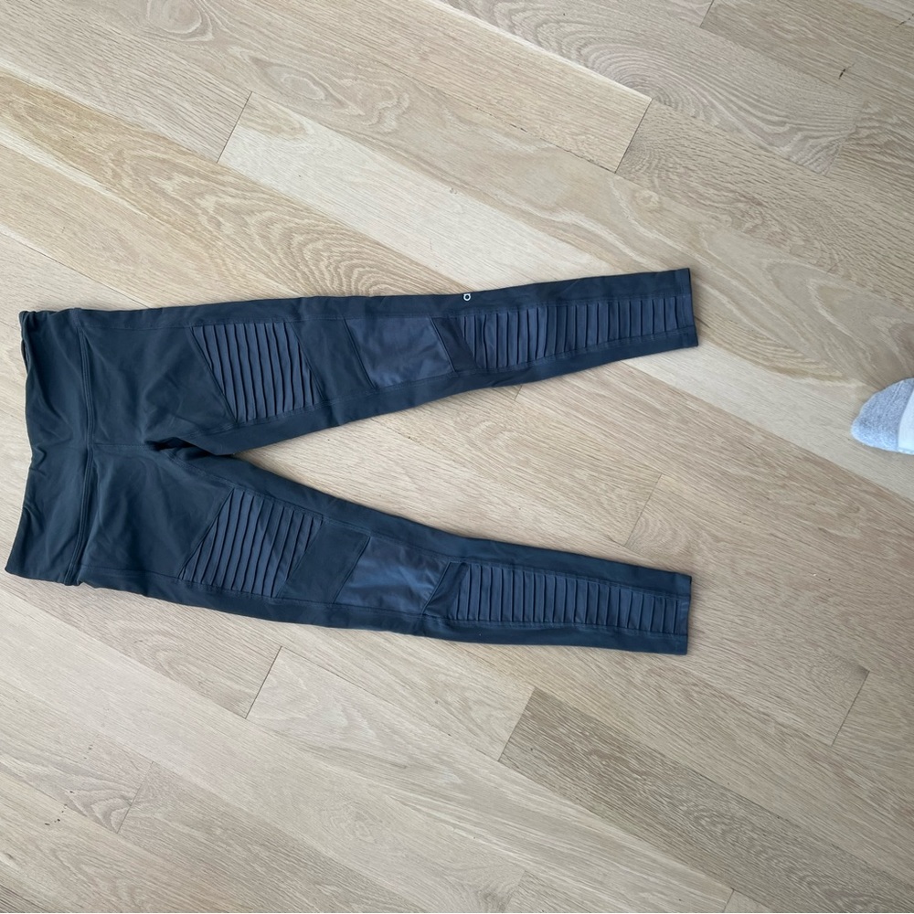 Alo- High-Waist Moto Legging, size small